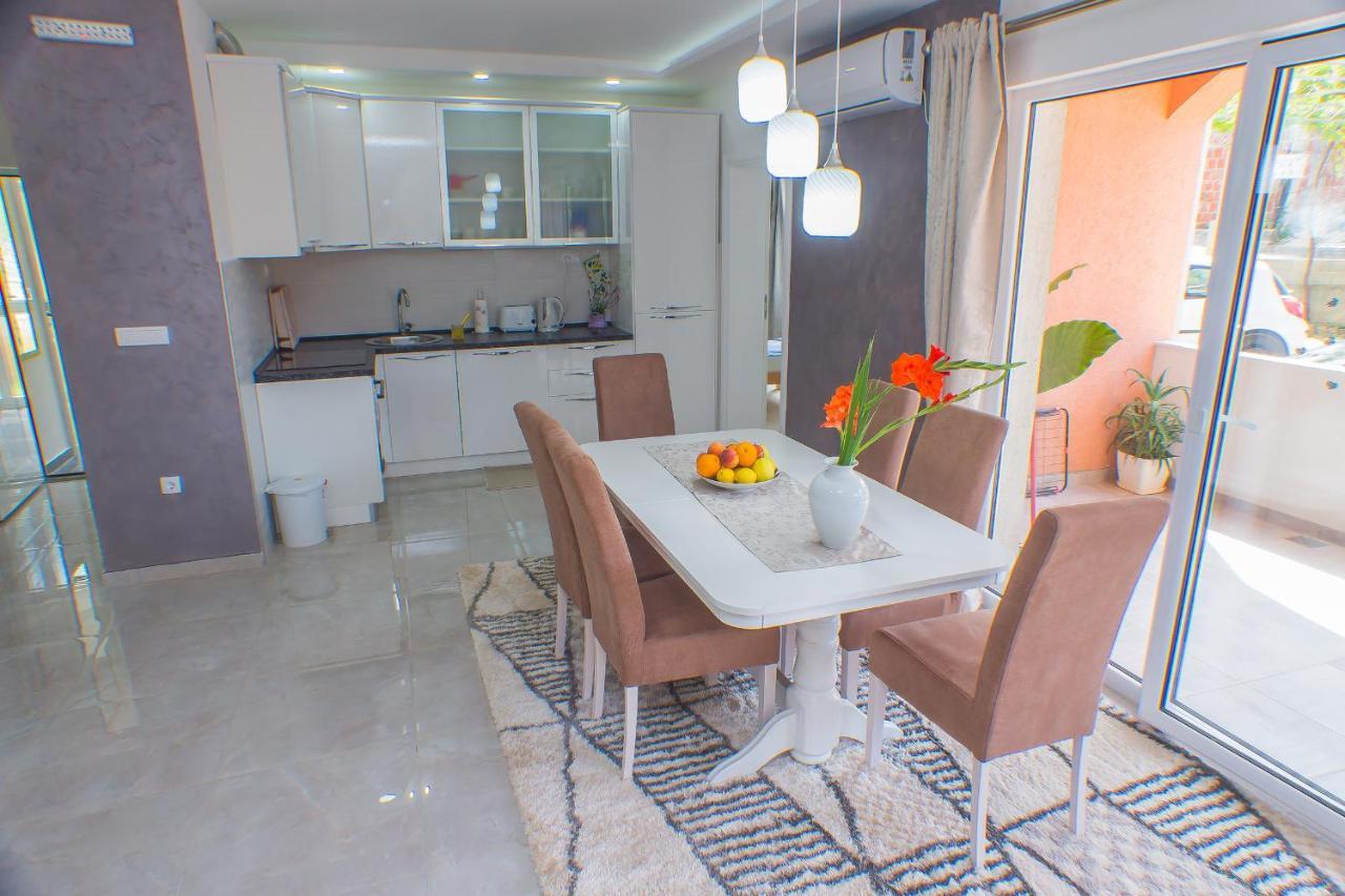 Apartments Kovac Tivat Exterior foto